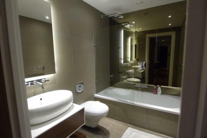 One Commercial Street Apartment Лондон Экстерьер фото
